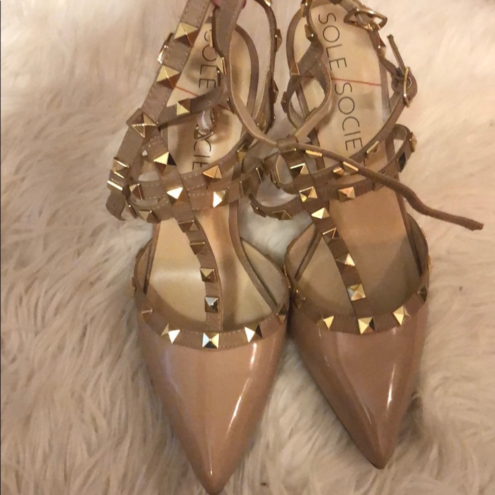 Sole society TIIA Nude studded pump